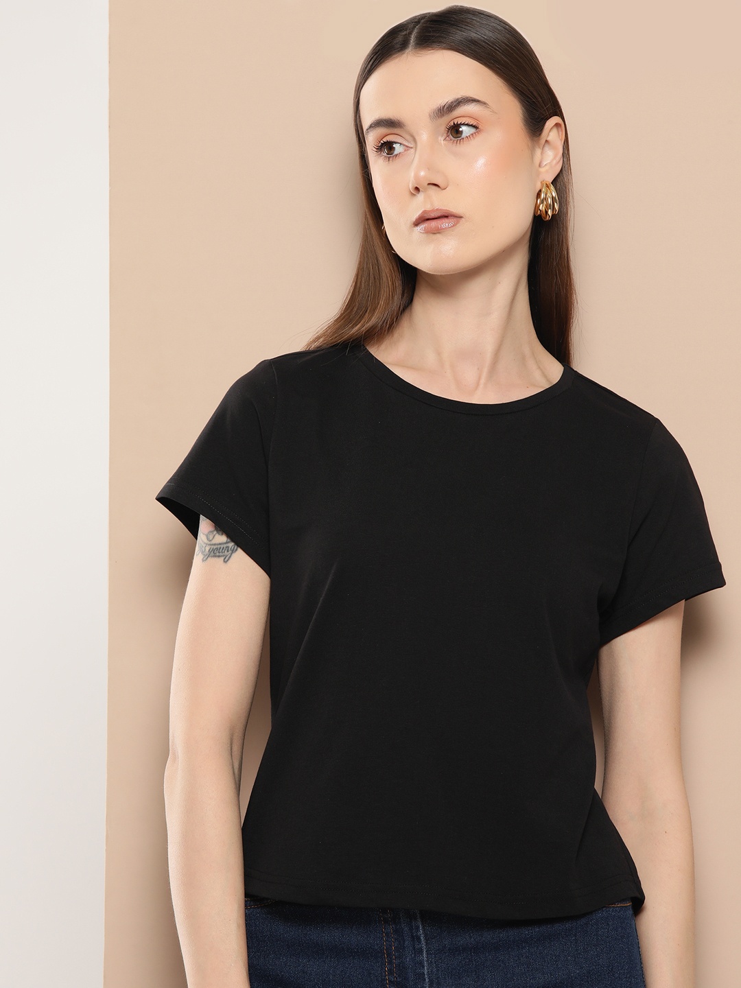 

Chemistry Solid Cotton Regular Top, Black