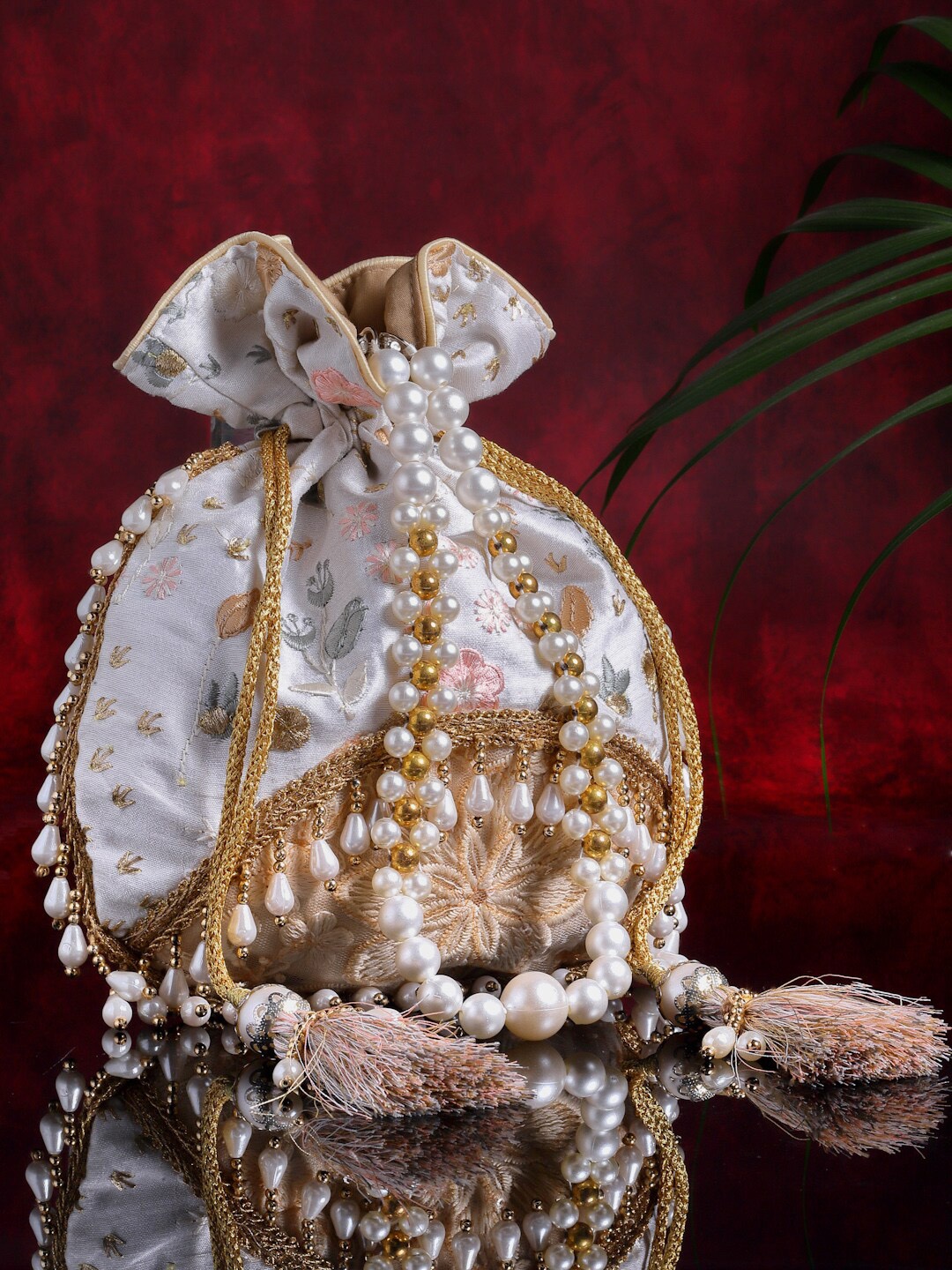 

Anekaant Embroidered Tasselled Potli, White