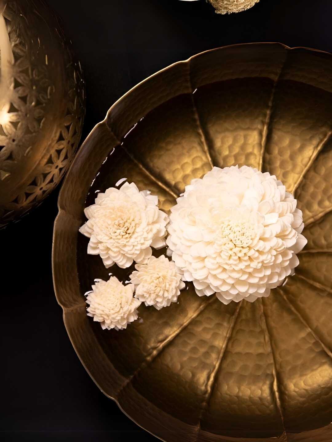 

Peepul Tree Off White Floating Flowers Showpiece