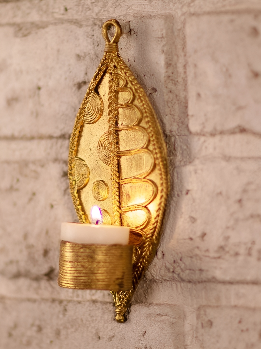 

Peepul Tree Gold-Toned 2 Pieces Leaf Textured Tealight Candle Holder