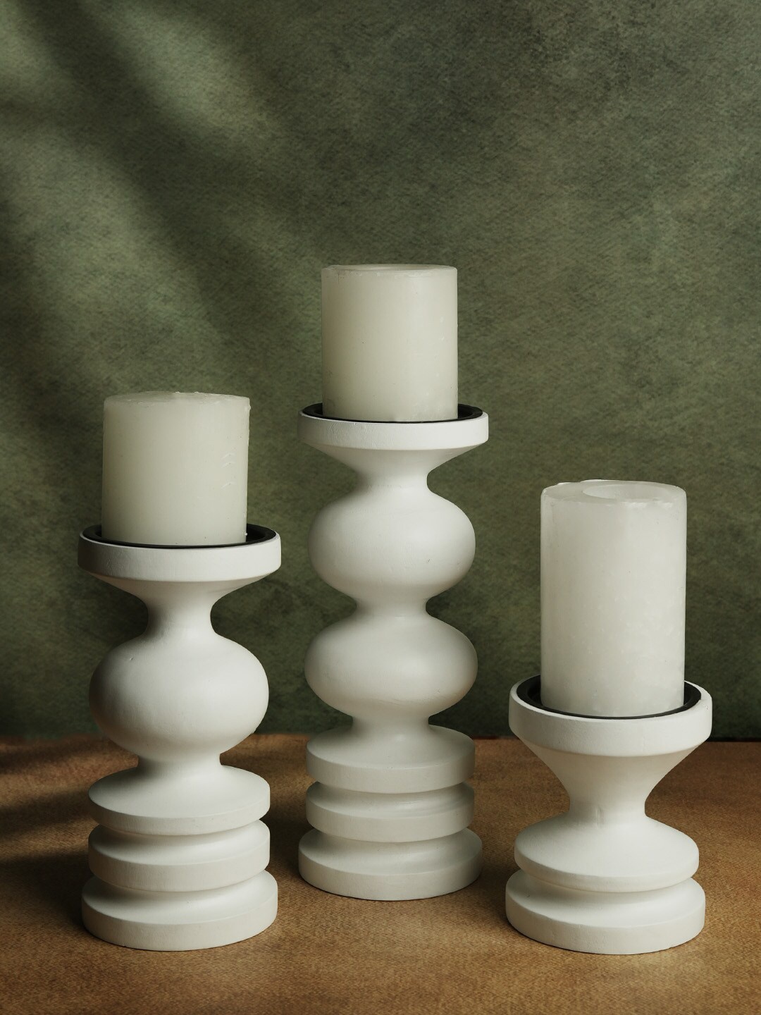

Amora White 3 Pieces Mangowood Candle Holders
