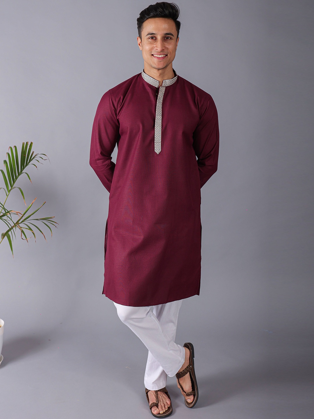 

VESHAM Thread Work Mandarin Collar Kurta, Burgundy