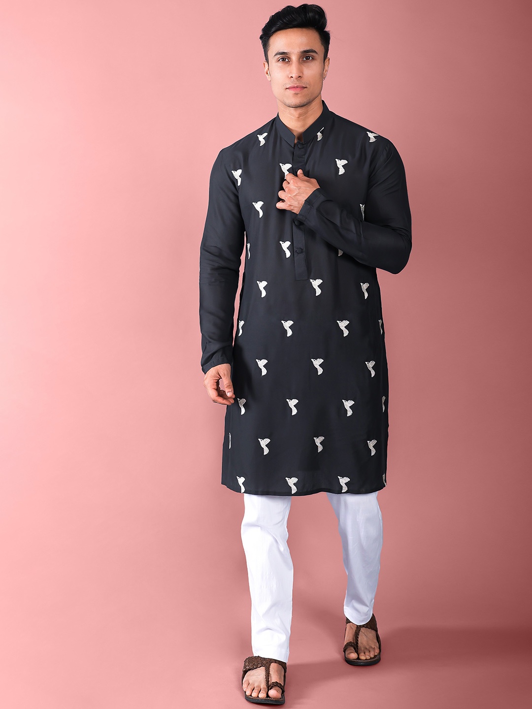 

VESHAM Birds Thread Work Mandarin Collar Kurta, Black