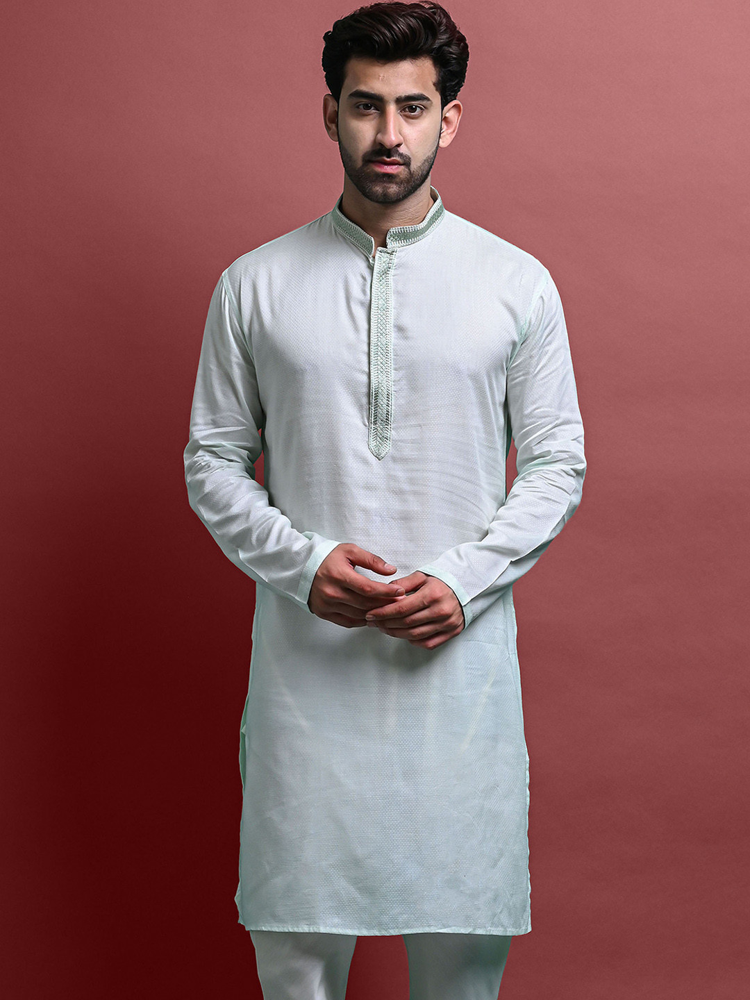 

VESHAM Mandarin Collar Thread Work Straight Kurta, Green