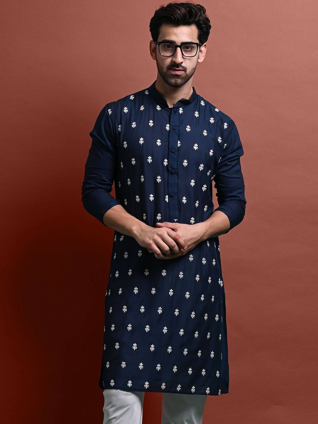 

VESHAM Ethnic Motifs Embroidered Mandarin Collar Thread Work Kurta, Blue