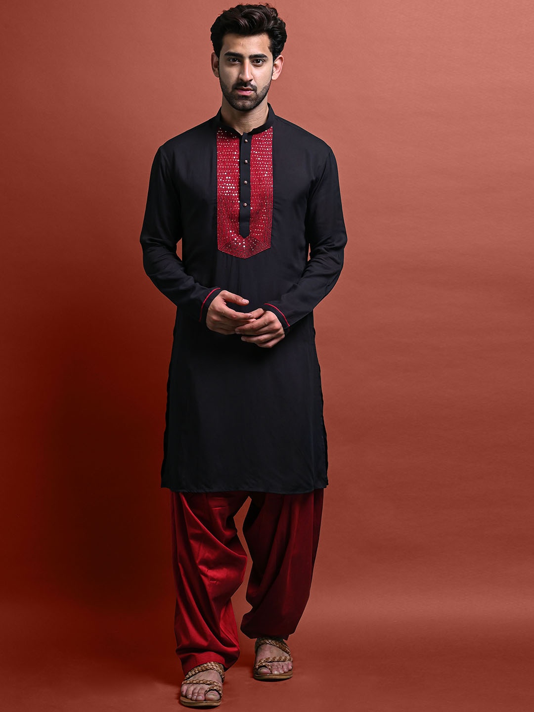 

VESHAM Sequins Thread Work Mandarin Collar Kurta, Black