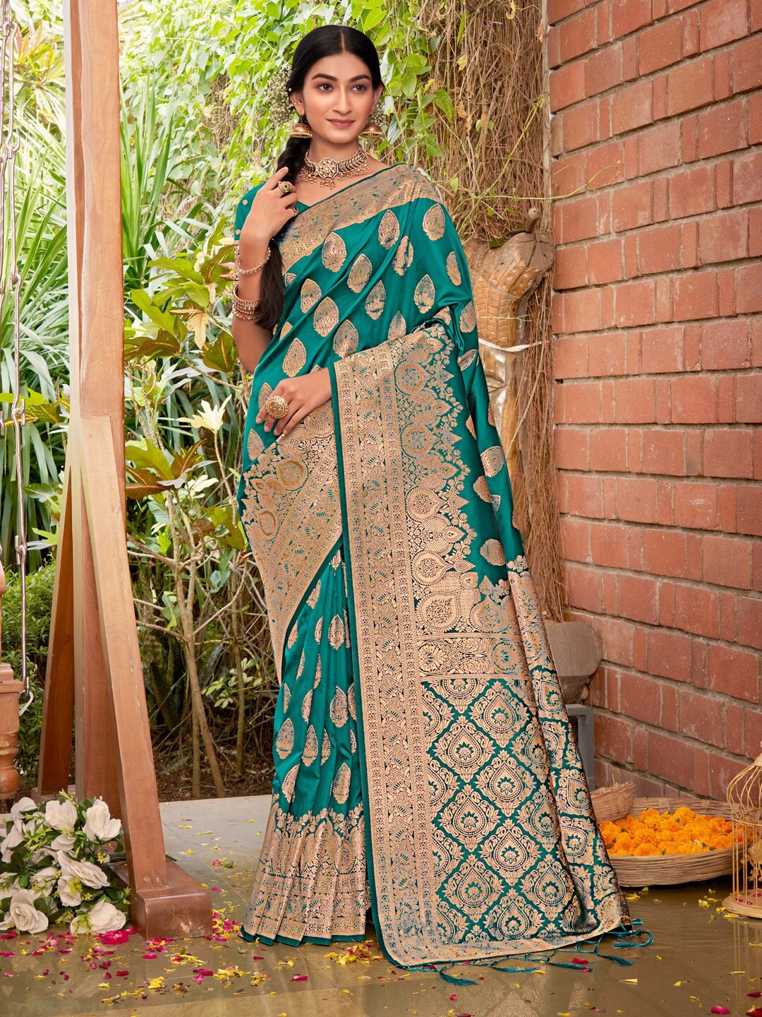 

Mitera Ethnic Motifs Woven Design Zari Saree, Sea green