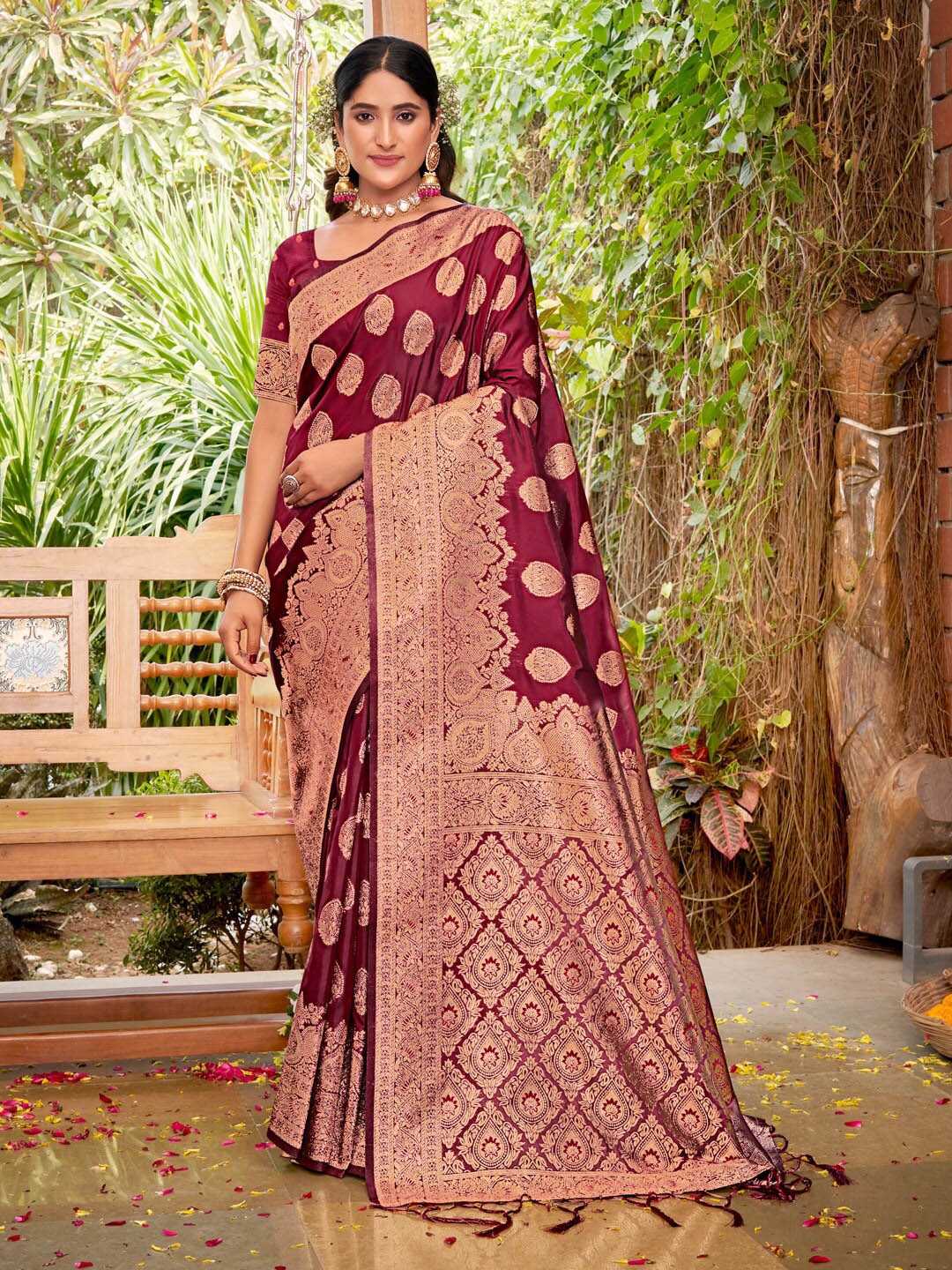 

Mitera Ethnic Motifs Woven Design Zari Saree, Magenta