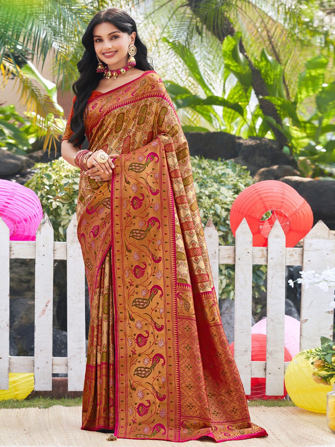 

Mitera Ethnic Motifs Woven Design Zari Banarasi Saree, Pink