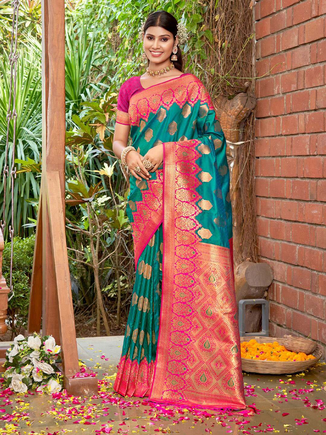

Mitera Ethnic Motifs Woven Design Zari Saree, Sea green