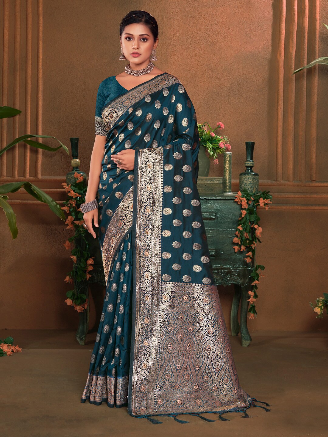 

Mitera Ethnic Motifs Woven Design Zari Saree, Navy blue