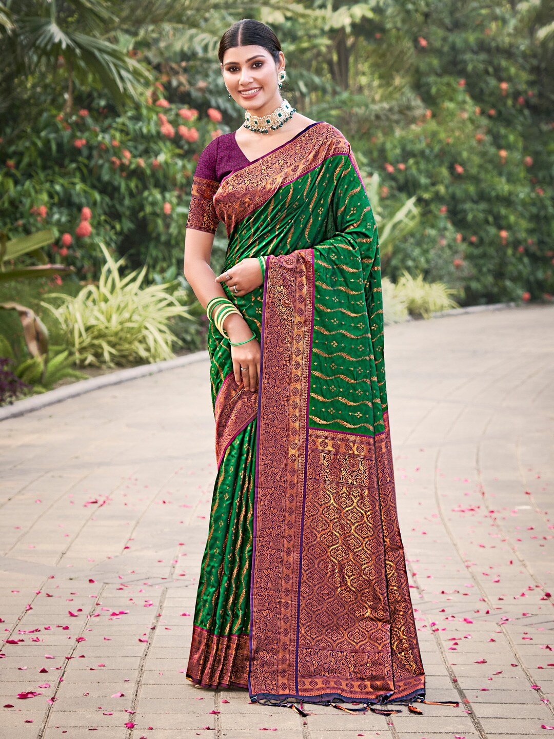 

Mitera Ethnic Motifs Woven Design Zari Banarasi Saree, Green