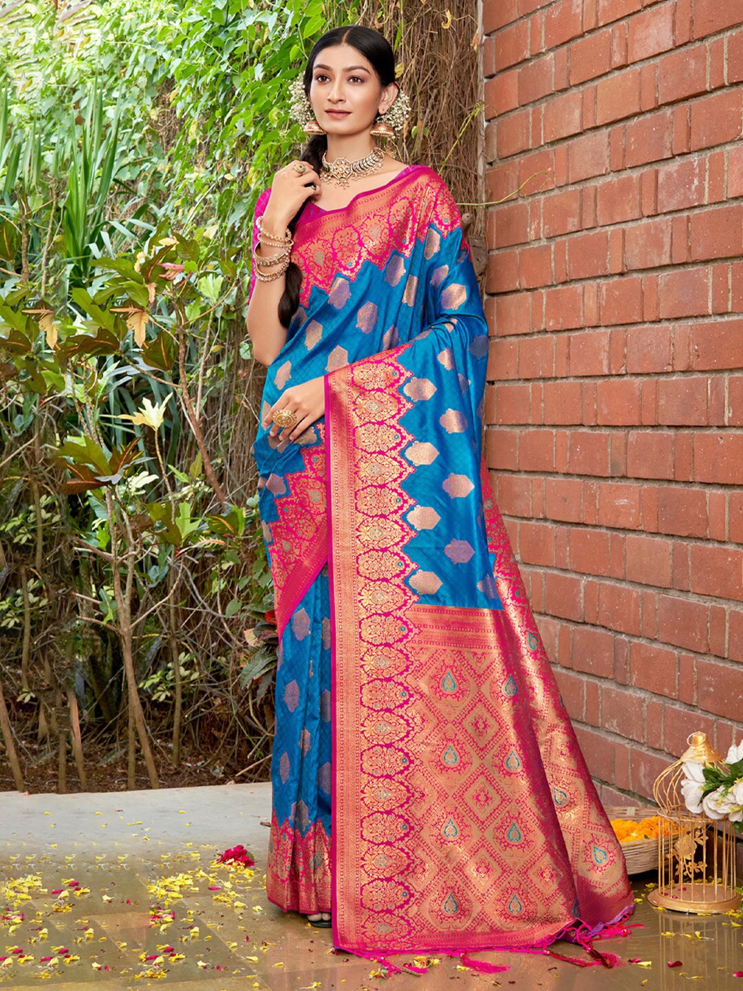 

Mitera Ethnic Motifs Woven Design Zari Saree, Blue