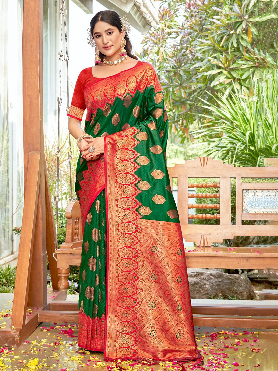 

Mitera Ethnic Motifs Woven Design Zari Saree, Green
