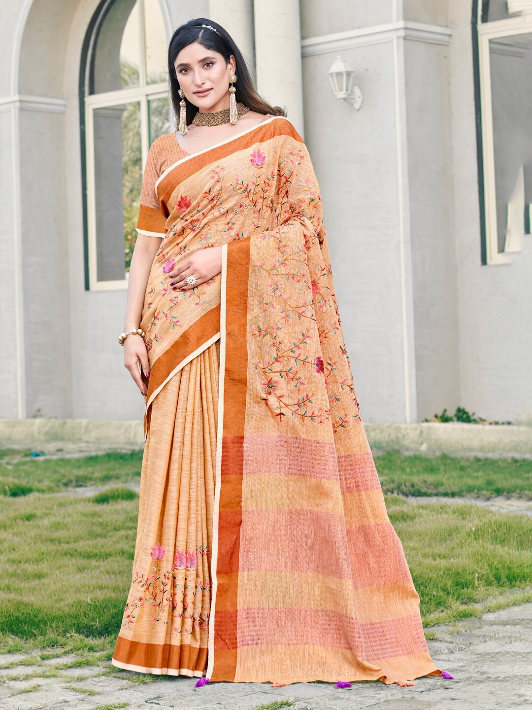 

Mitera Floral Embroidered Zari Saree, Peach