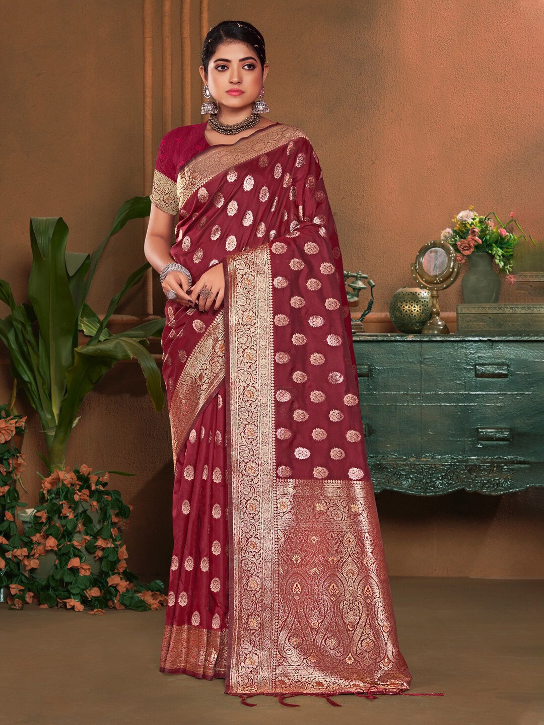 

Mitera Ethnic Motifs Woven Design Zari Saree, Red
