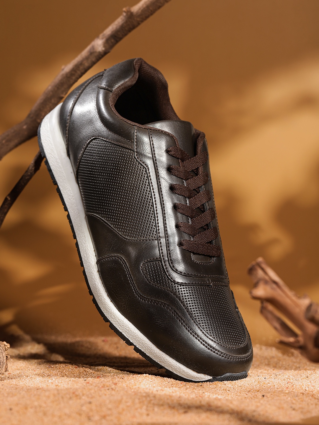 

Roadster The Lifestyle Co. Men Textured Sneakers, Coffee brown