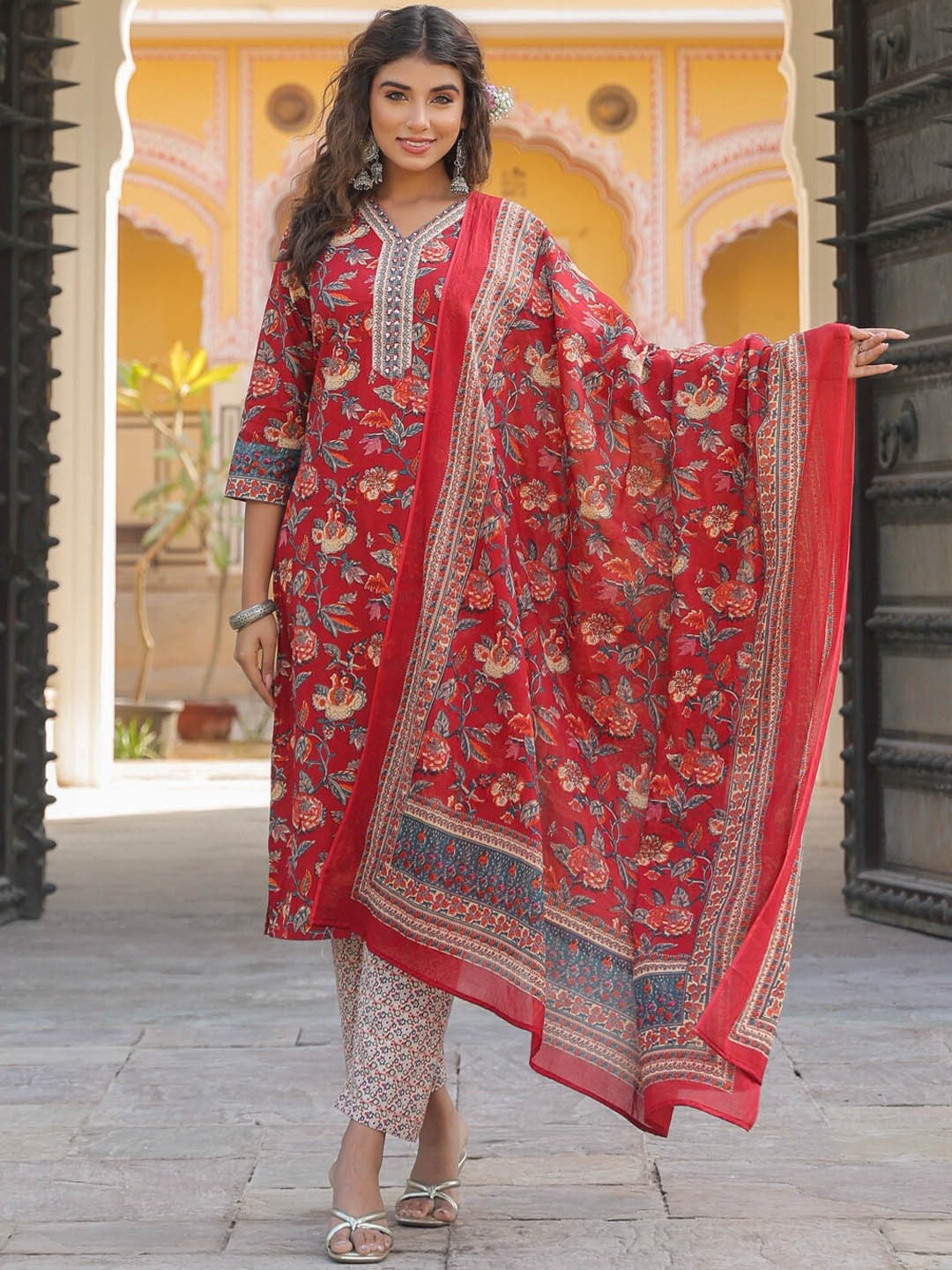 

Rain & Rainbow Floral Printed V-Neck Sequinned Pure Cotton Kurta Set, Red