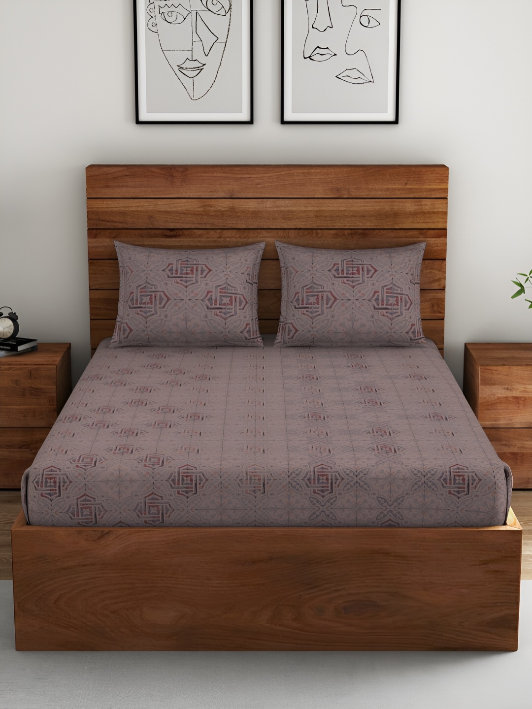 

SPACES Brown Geometric 130 TC Cotton King Bedsheet with 2 Pillow Covers