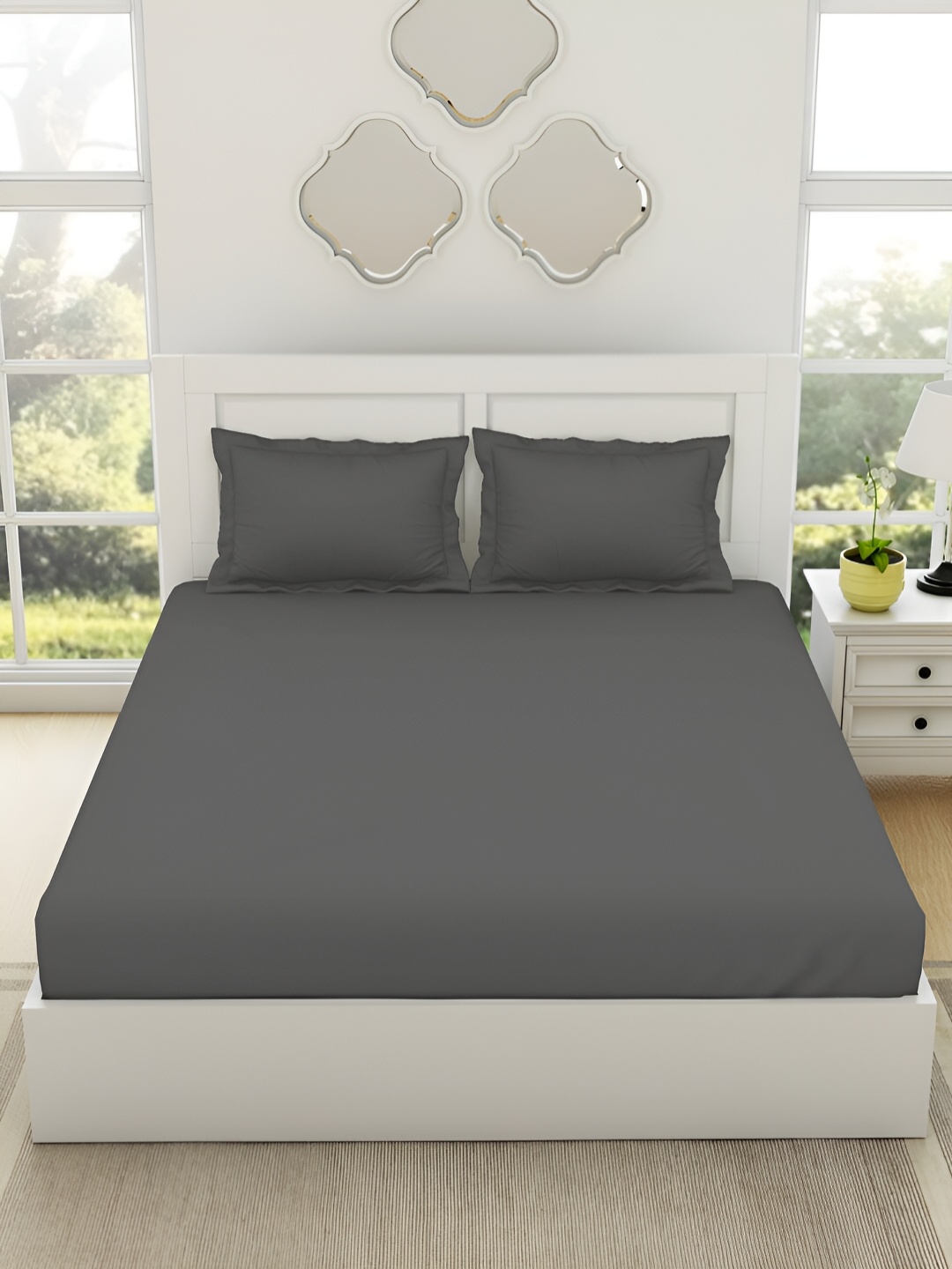 

SPACES Everyday Essentials Charcoal Cotton 144 TC King Bedsheet With 2 Pillow Covers
