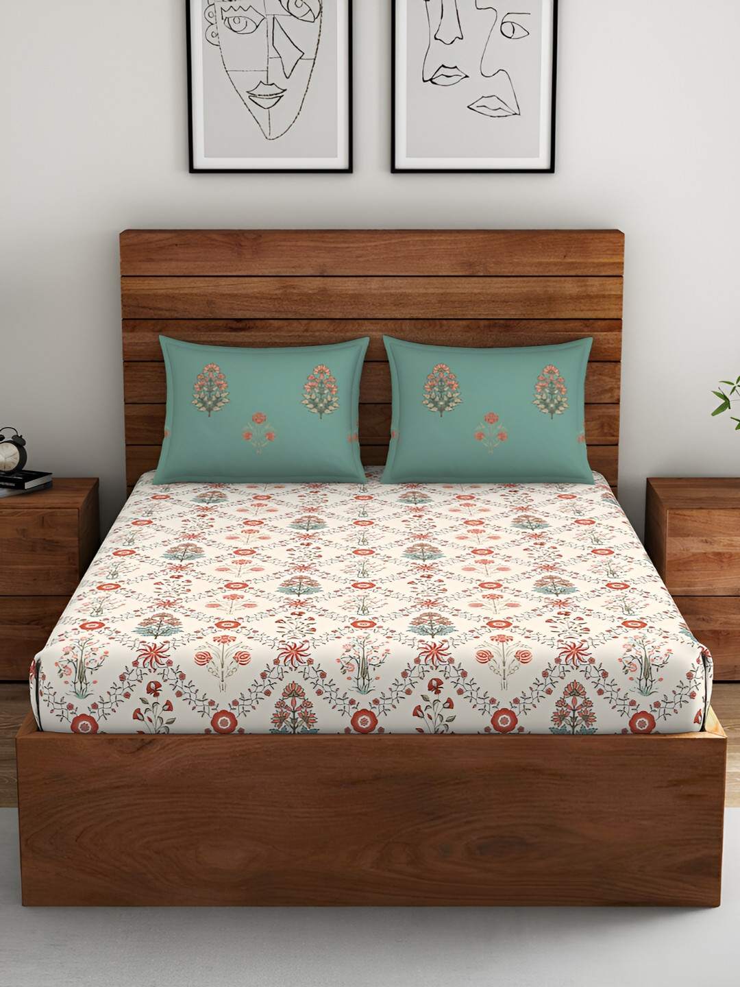 

SPACES Cream Coloured & Rust Indian Ethnic Floral Printed Cotton 130 TC King Bedsheet Set