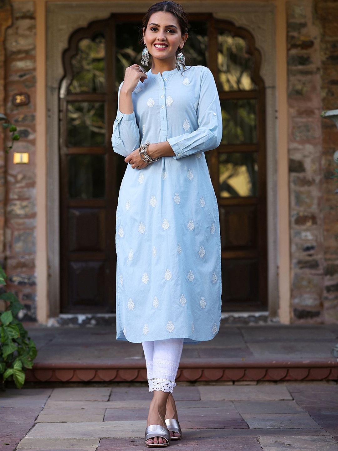 

Juniper Ethnic Motifs Embroidered Cotton Kurta, Blue