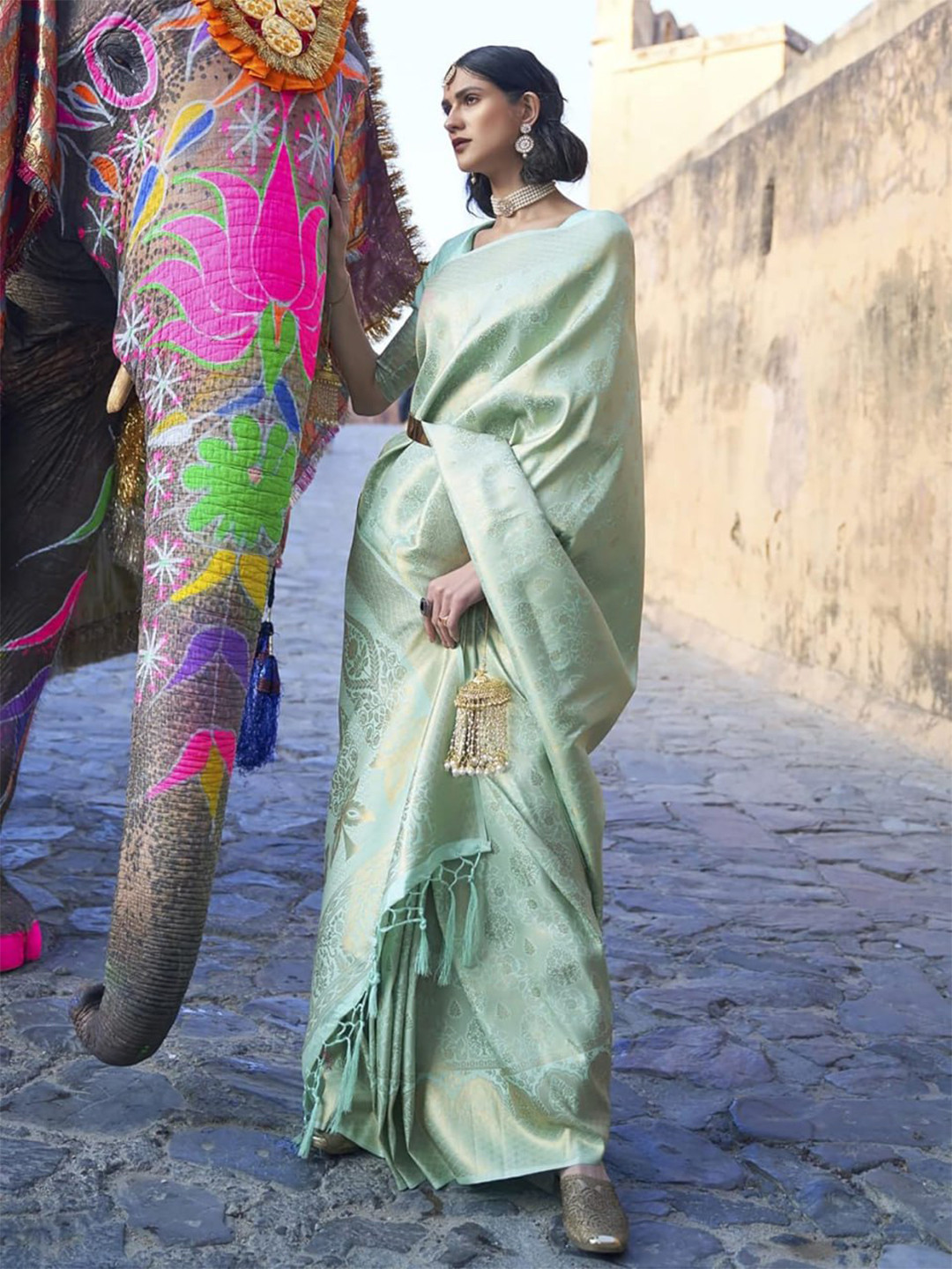 

Marziyaa Ethnic Woven Design Zari Silk Cotton Banarasi Saree, Lime green