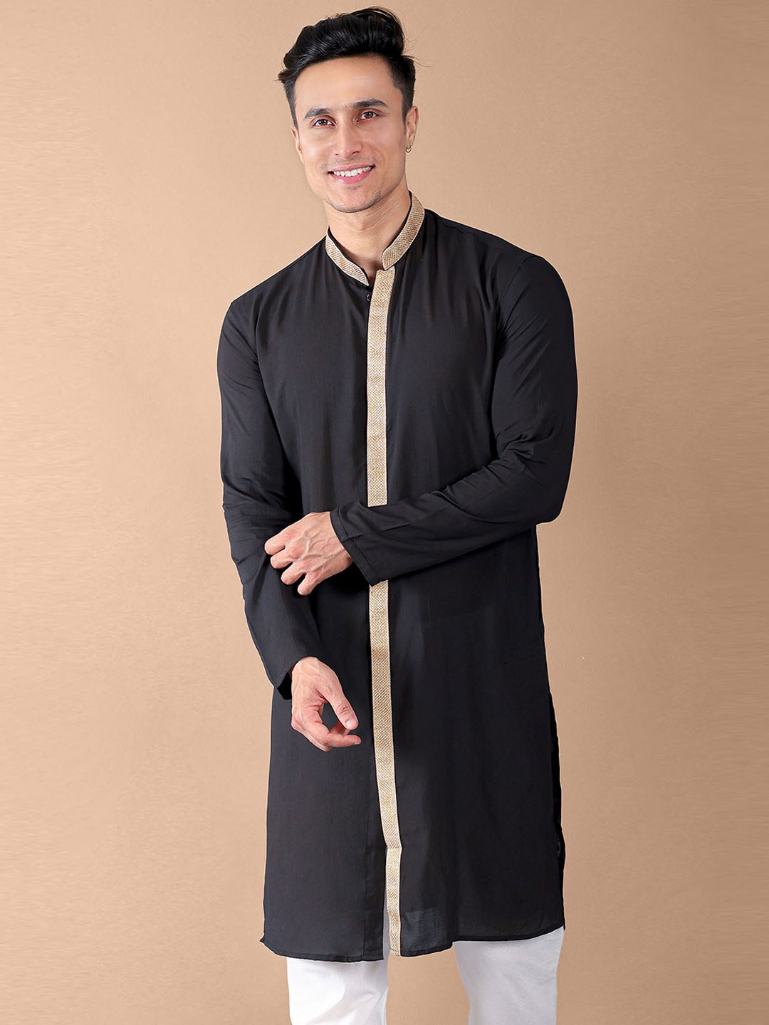 

VESHAM Mandarin Collar Zari Straight Kurta, Black