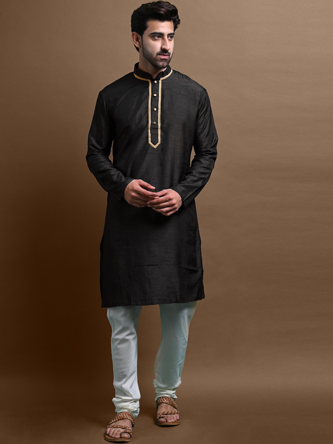 

VESHAM Mandarin Collar Gotta Patti Straight Kurta, Black