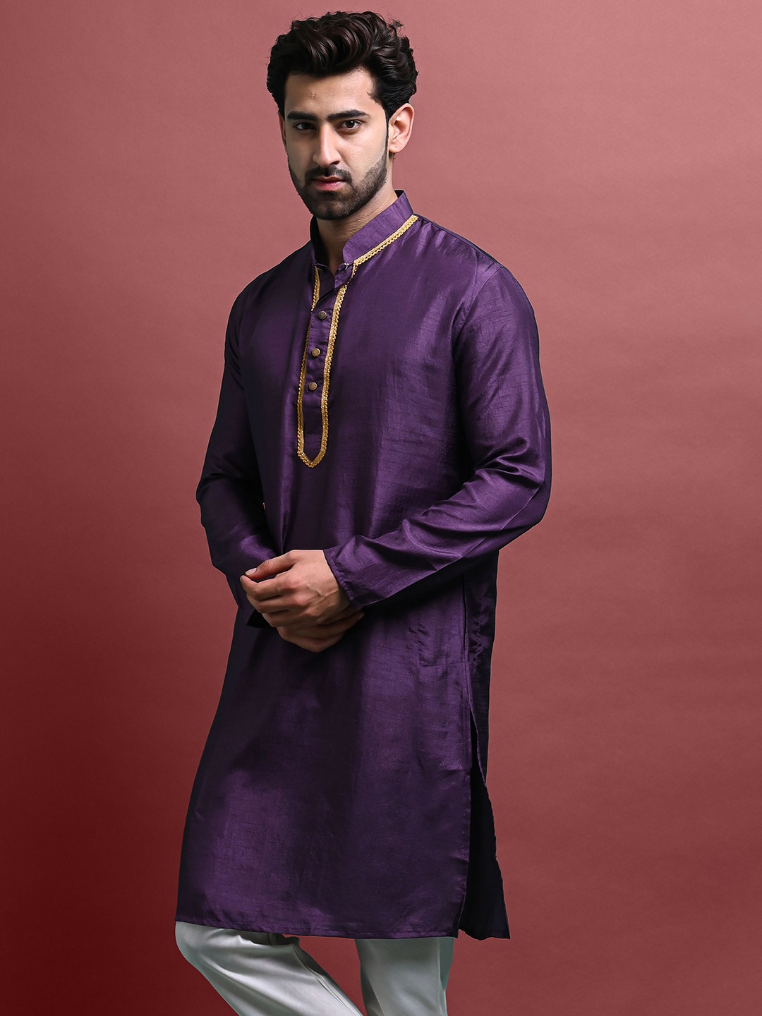 

VESHAM Embellished A-Line Mandarin Collar Asymmetric Angrakha Kurta, Purple
