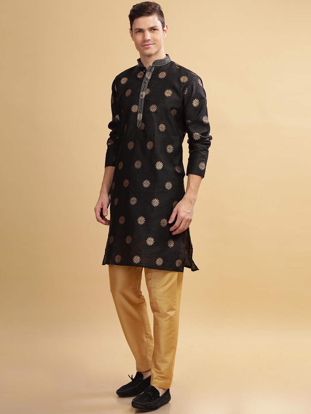 

Anouk Geometric Woven Design Kurta, Black