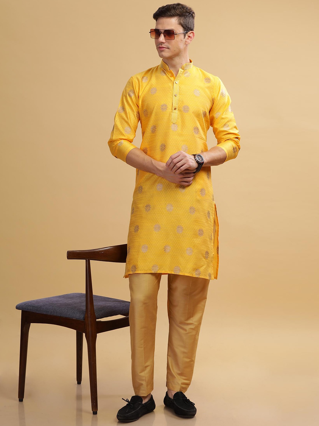 

Anouk Geometric Woven Design Kurta, Yellow