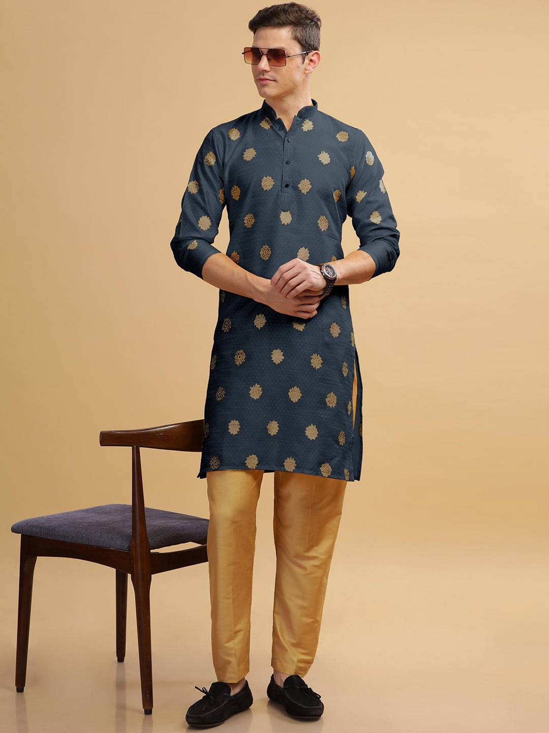 

Anouk Geometric Woven Design Kurta, Blue