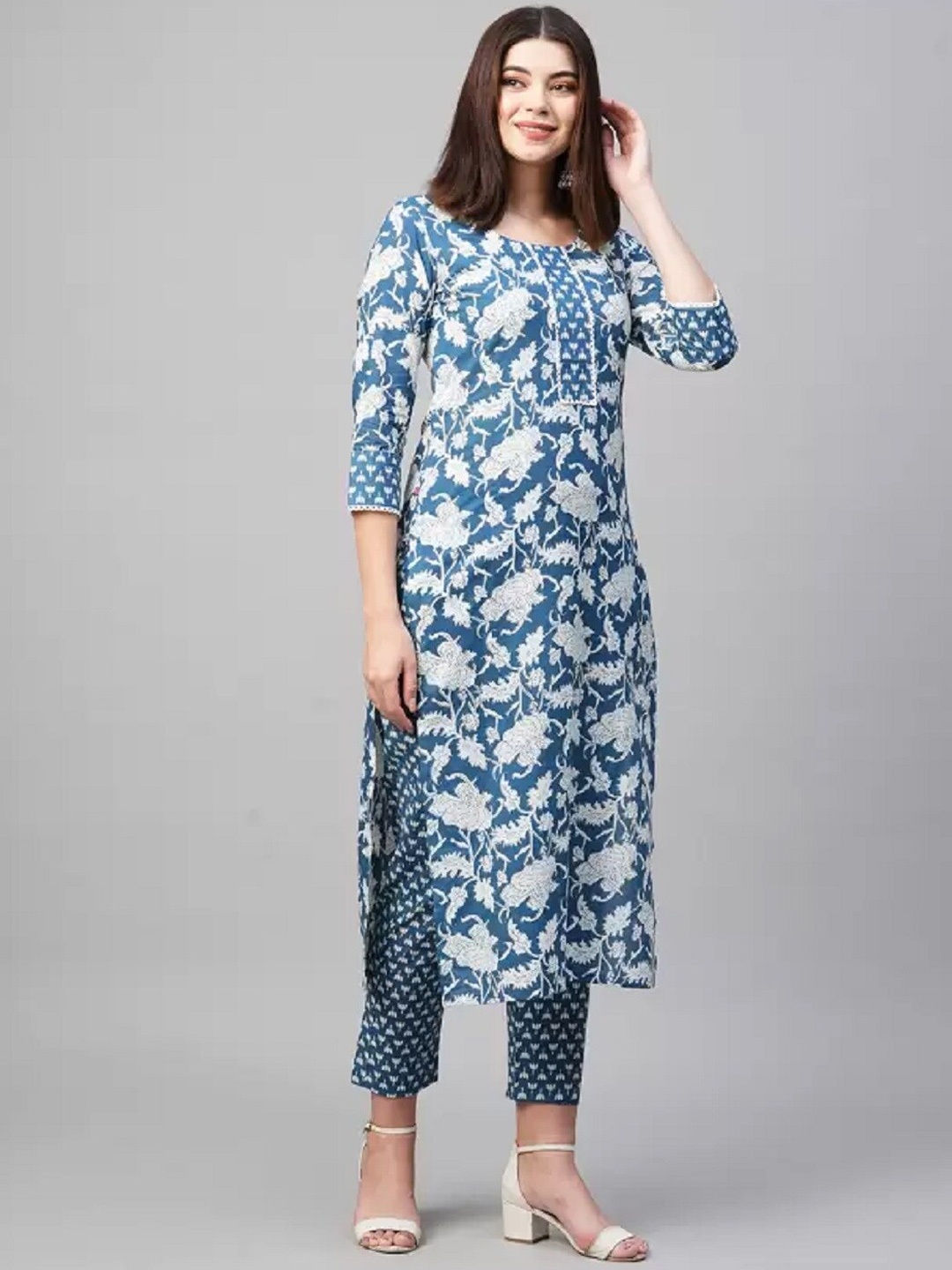

BAESD Floral Printed Regular Gotta Patti Kurta With Trouser, Blue