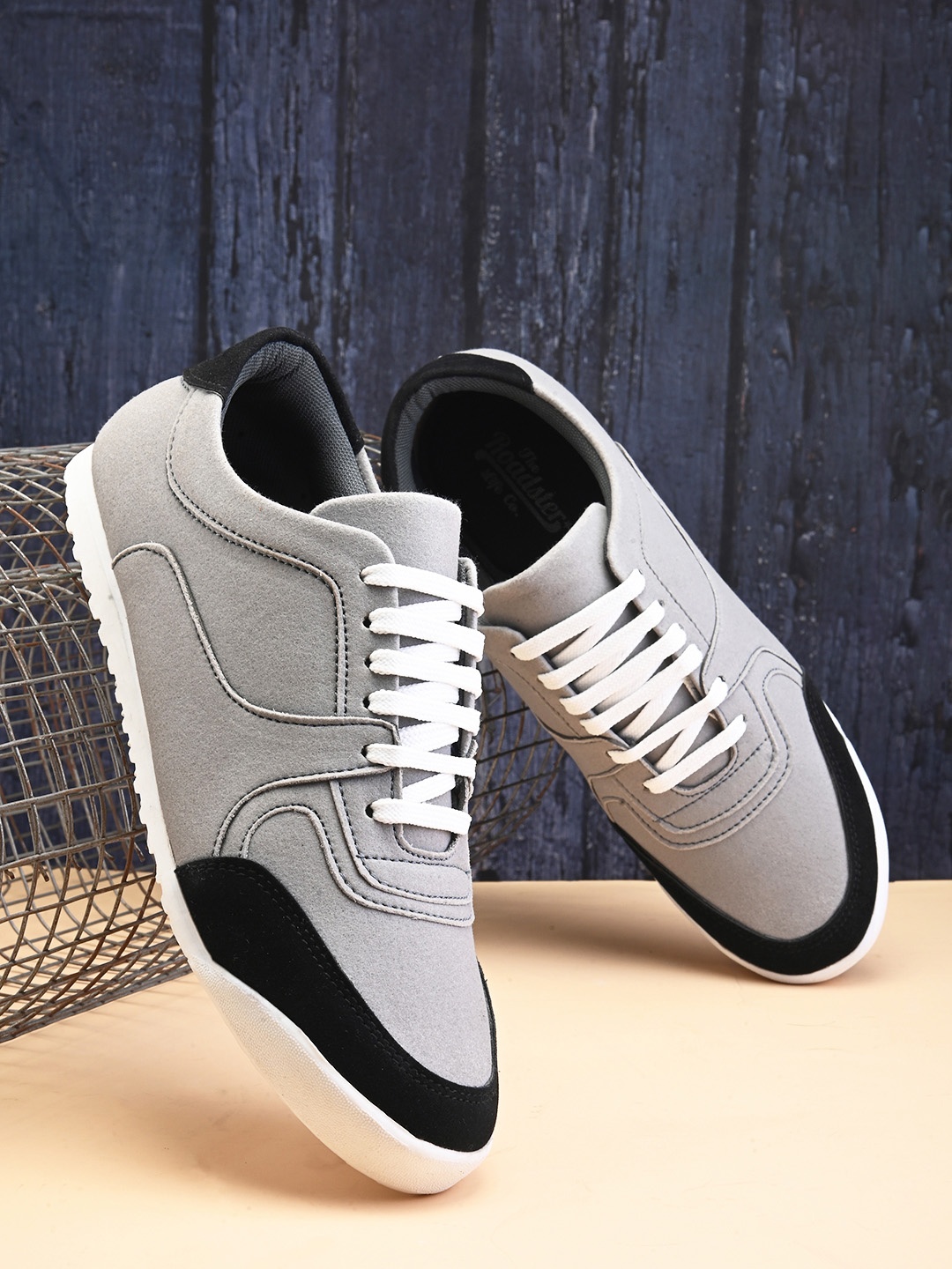 

The Roadster Lifestyle Co. Men Tokyo Pulse Sneakers, Black