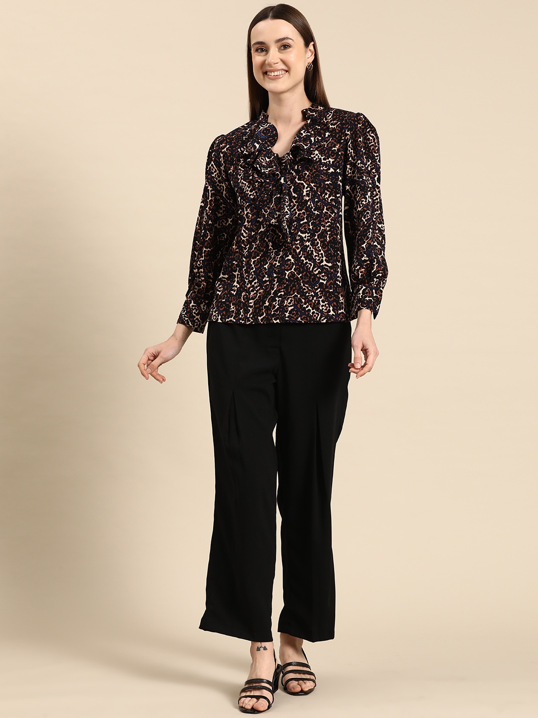 

WoowZerz Women Printed Top with Trousers Co-Ords, Brown