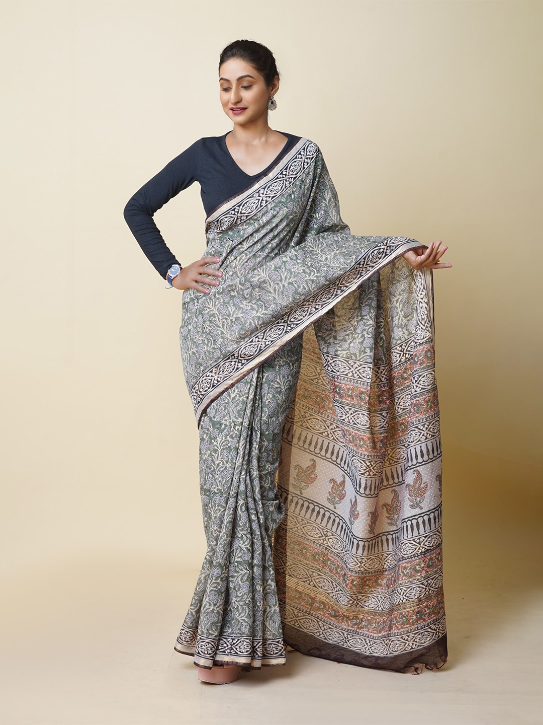 

Unnati Silks Ethnic Motifs Printed Handloom Chanderi Saree With Tassels, Green