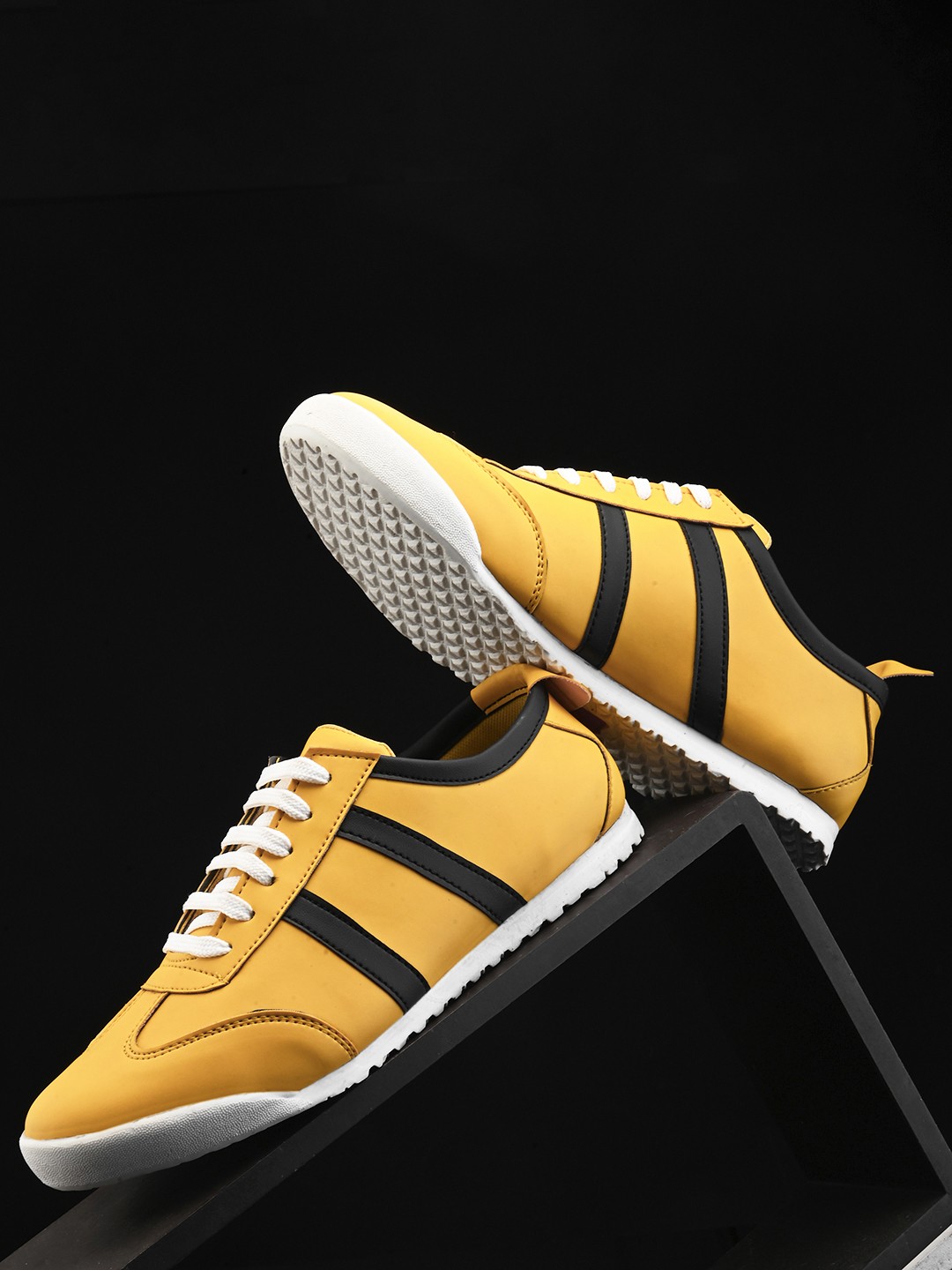 

The Roadster Lifestyle Co. Men Tokyo Pulse Sneakers, Yellow
