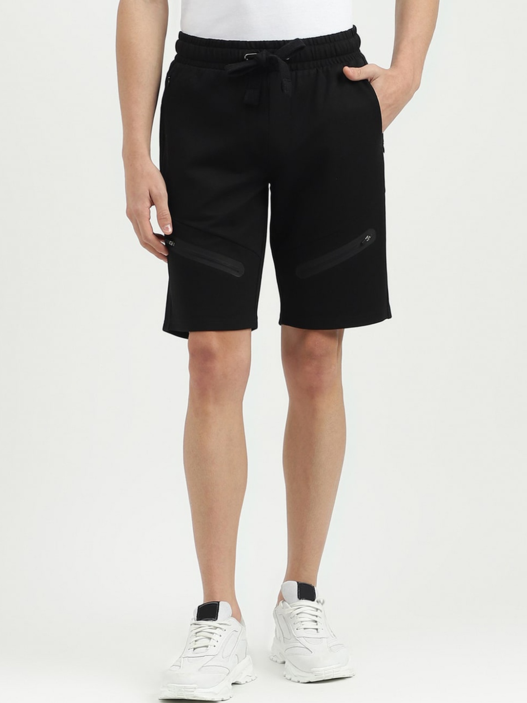 

United Colors of Benetton Men Mid-Rise Shorts, Black