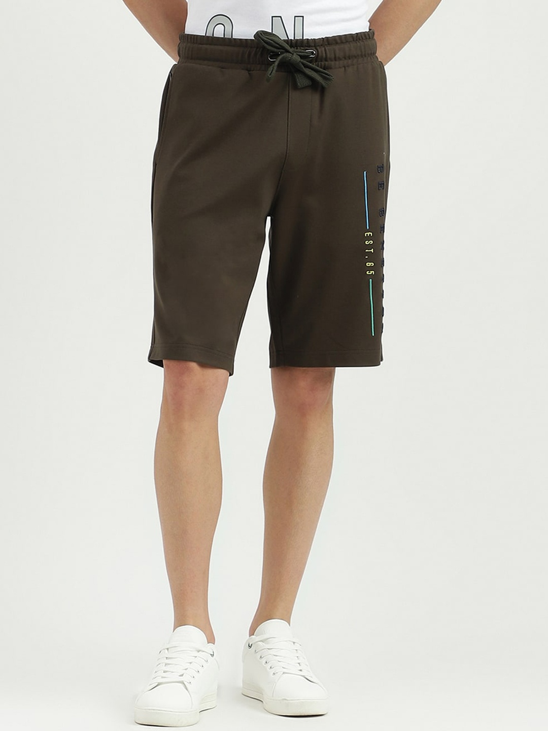 

United Colors of Benetton Men Mid-Rise Shorts, Brown