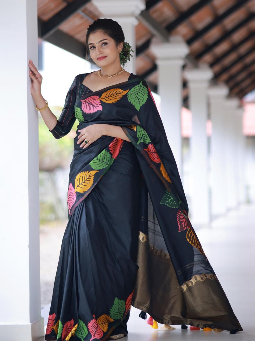 

KALINI Zari Detailed Brocade Banarasi Saree, Black