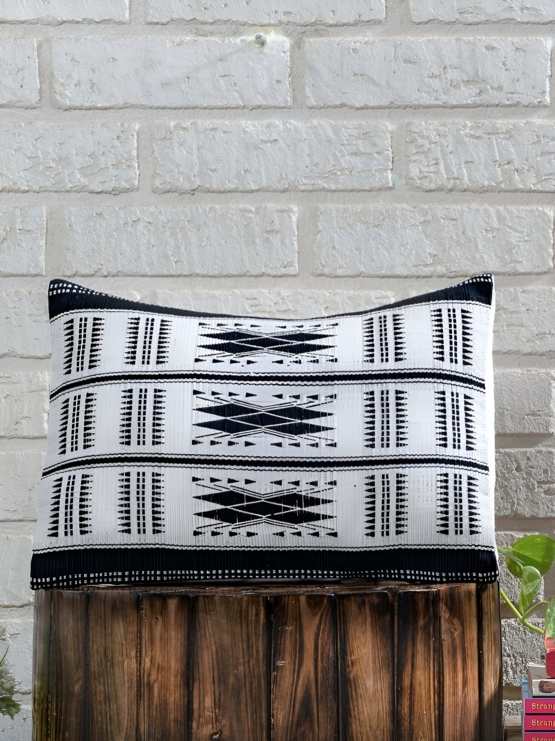 

Peepul Tree White & Black Geometric Cotton Rectangle Cushion Covers