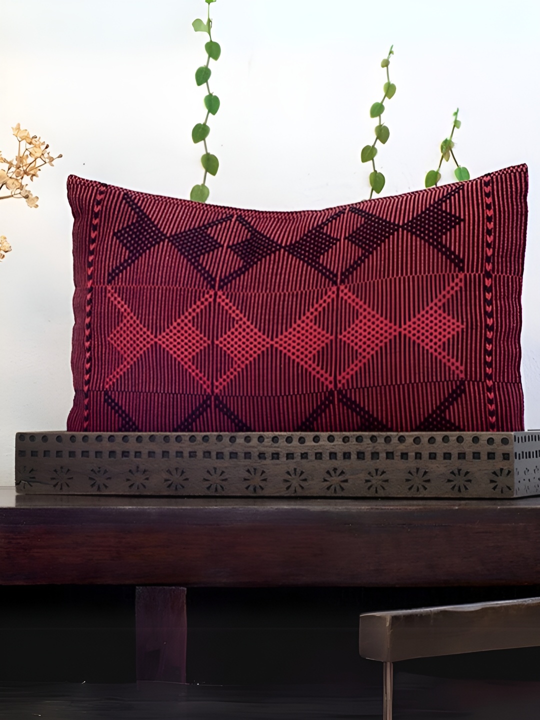 

Peepul Tree Red & Black Geometric Rectangle Cotton Cushion Covers