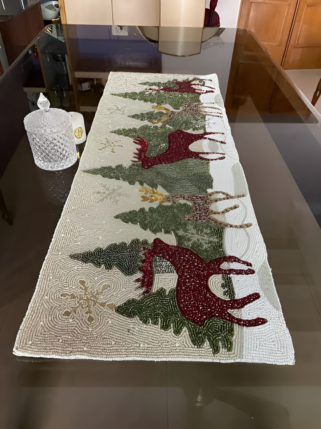 

YWULY Green & Maroon Beads Embellished Rectangle Shaped Table Runner