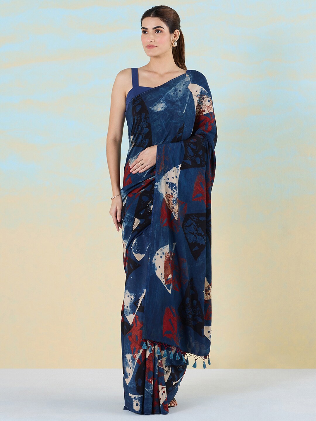 

navyasa by liva Abstract Printed Liva Saree, Blue