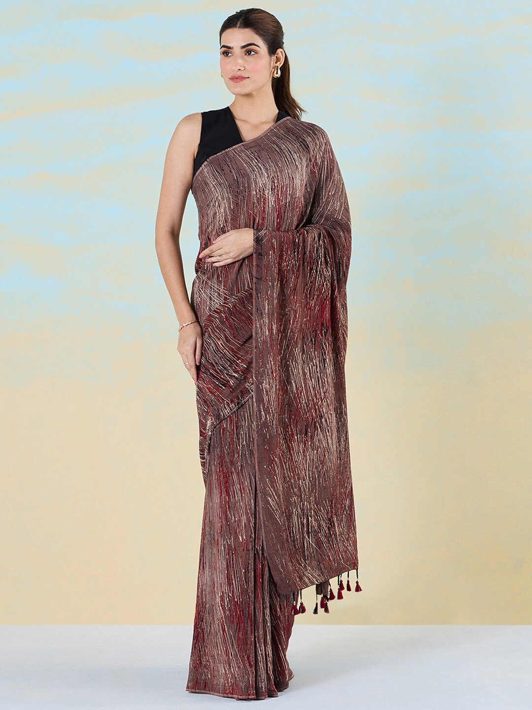 

navyasa by liva Abstract Printed Liva Saree, Maroon