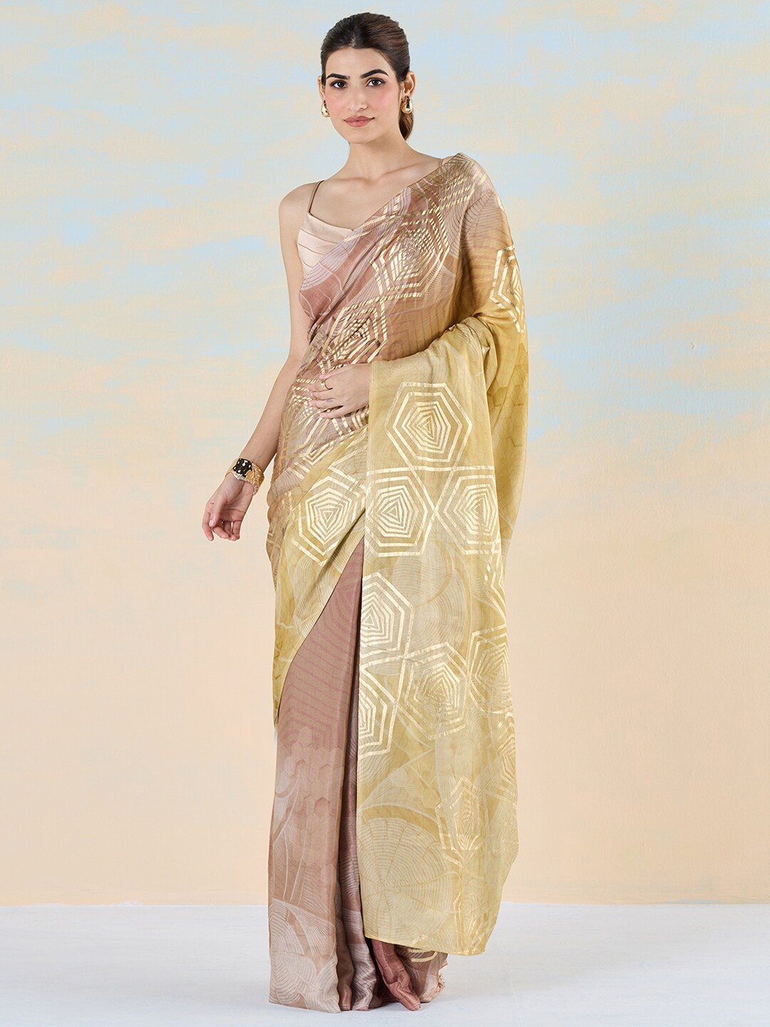 

navyasa by liva Geometric Printed Saree, Brown
