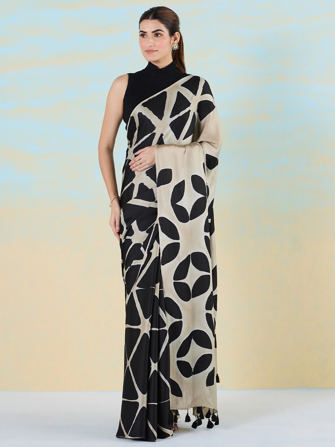 

navyasa by liva Printed Liva Saree, Black