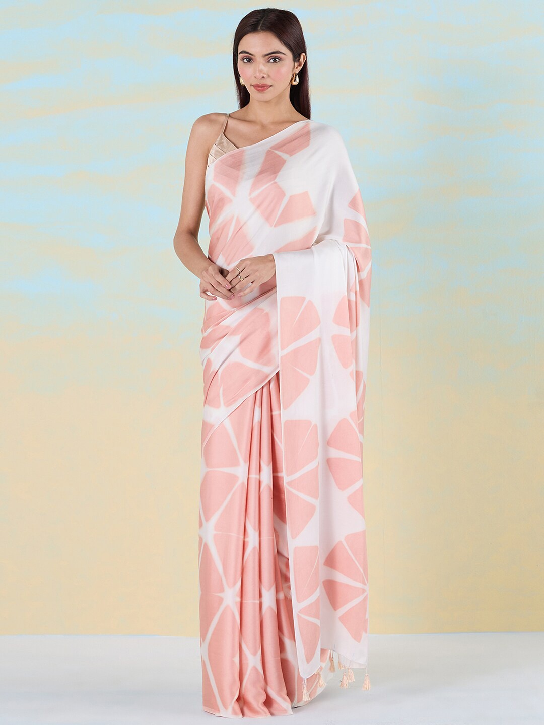 

navyasa by liva Geometric Printed Liva Saree, Beige