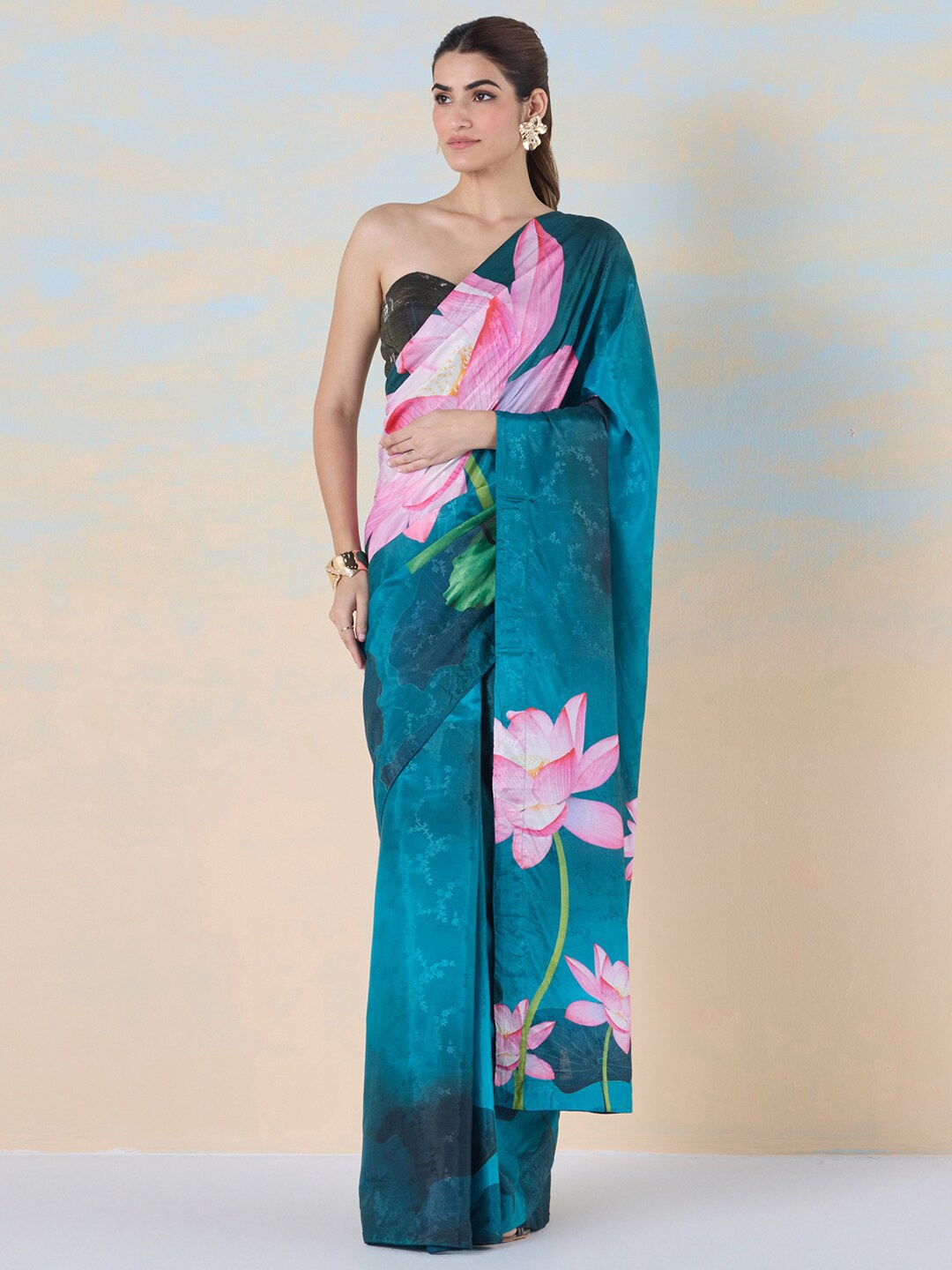 

navyasa by liva Floral Printed Liva Saree, Green